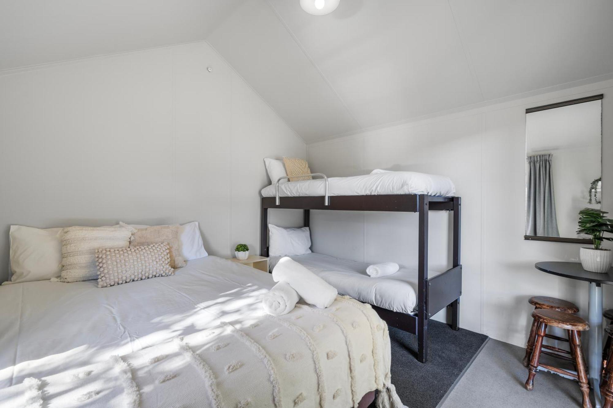 Tasman Holiday Parks Пиктон Экстерьер фото A bunk bed