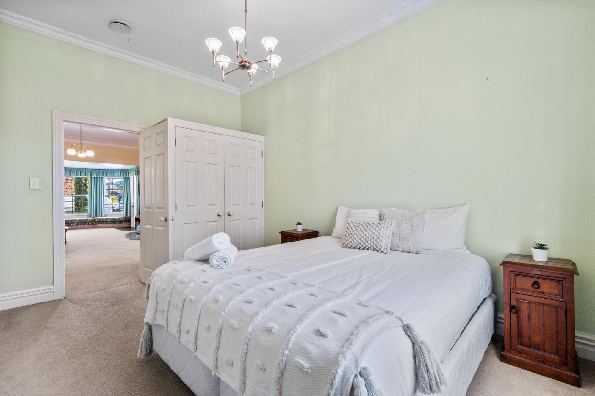 Tasman Holiday Parks Пиктон Экстерьер фото A bedroom