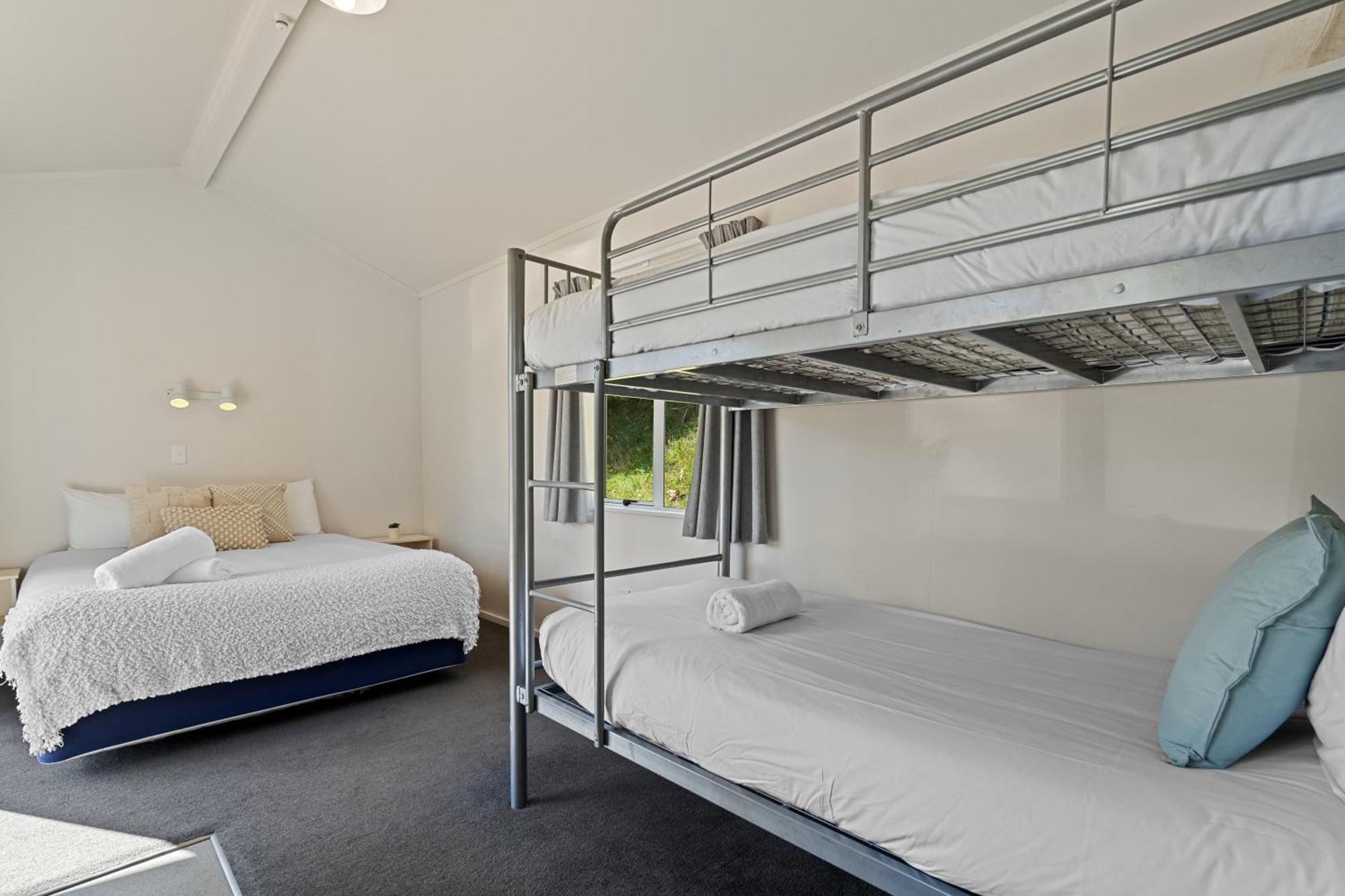 Tasman Holiday Parks Пиктон Экстерьер фото A bunk bed