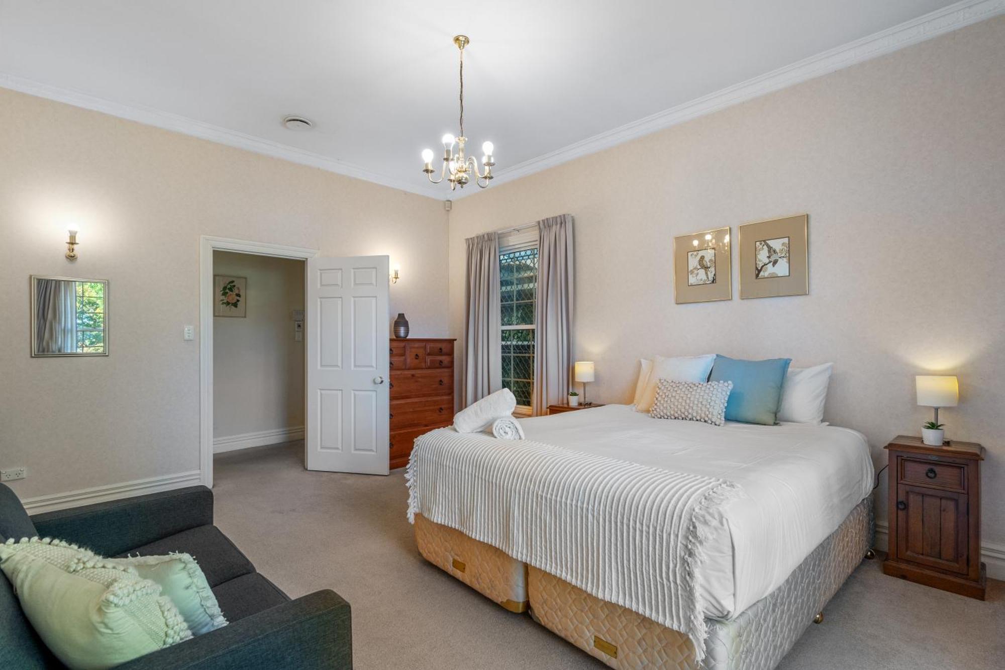 Tasman Holiday Parks Пиктон Экстерьер фото The master bedroom