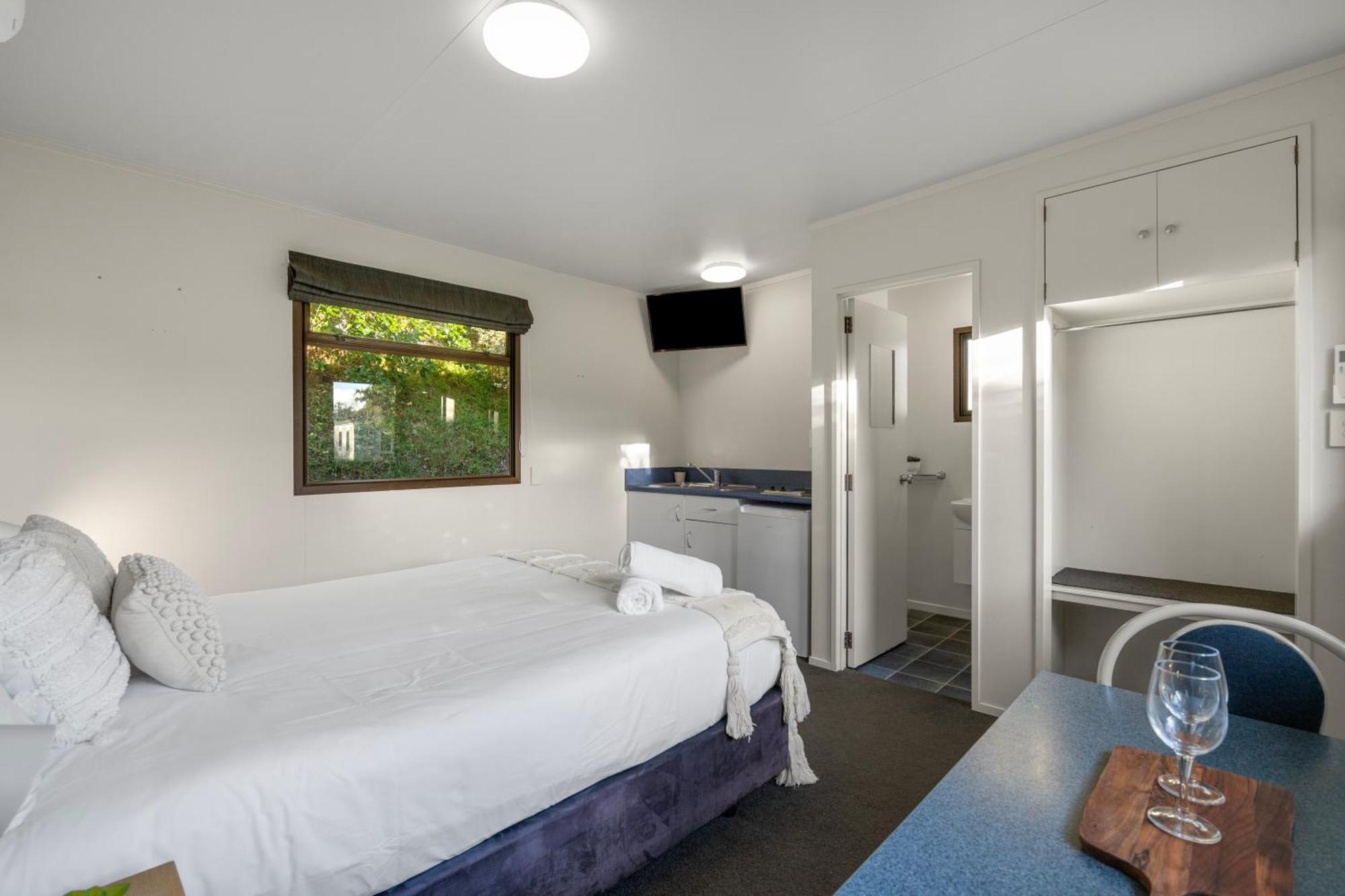 Tasman Holiday Parks Пиктон Экстерьер фото A studio apartment