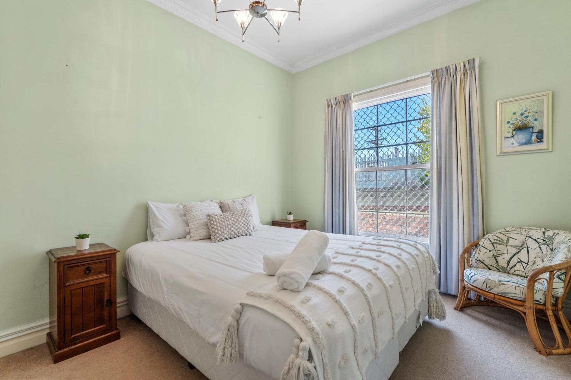 Tasman Holiday Parks Пиктон Экстерьер фото A bedroom