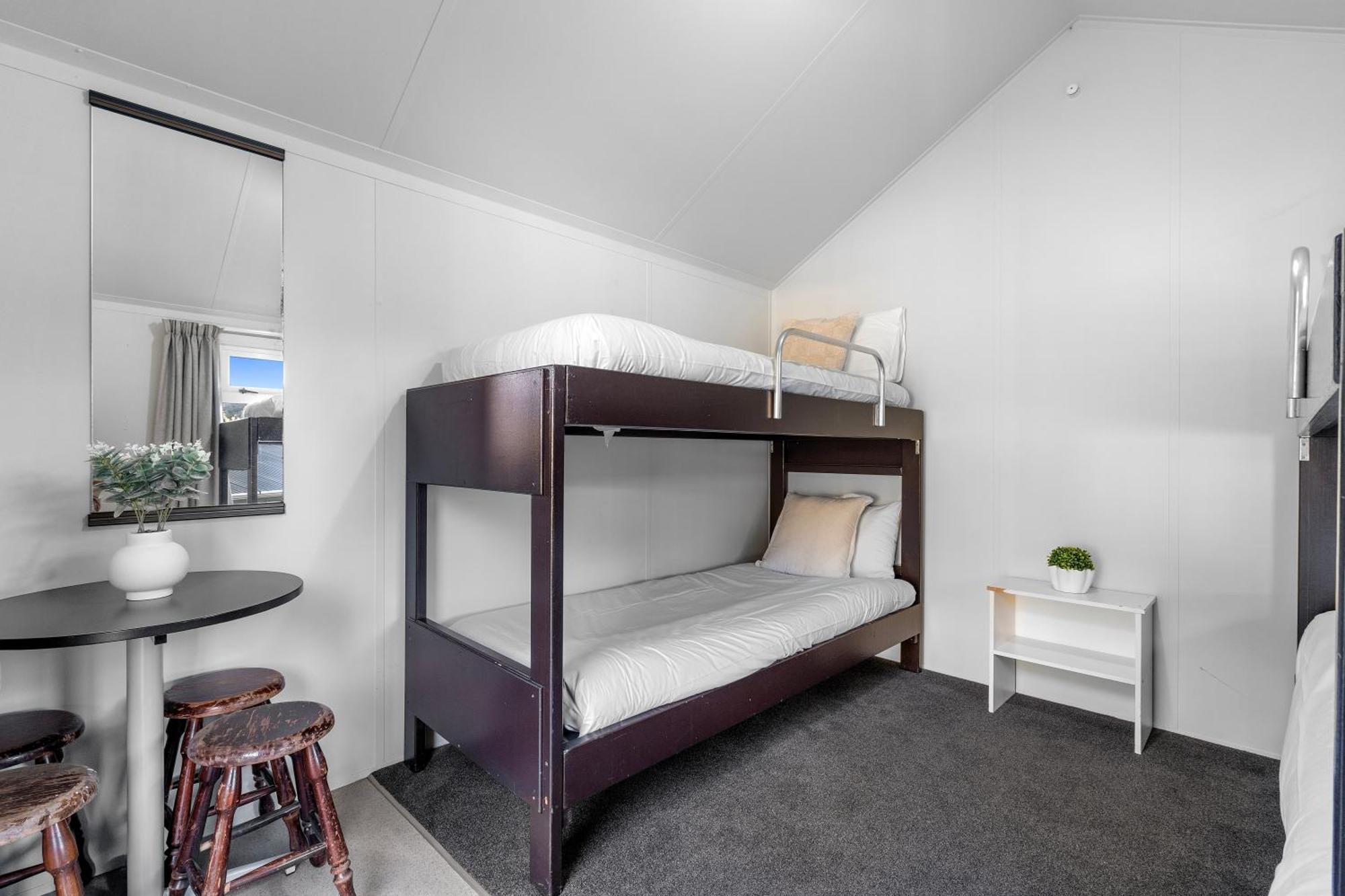 Tasman Holiday Parks Пиктон Экстерьер фото A bunk bed