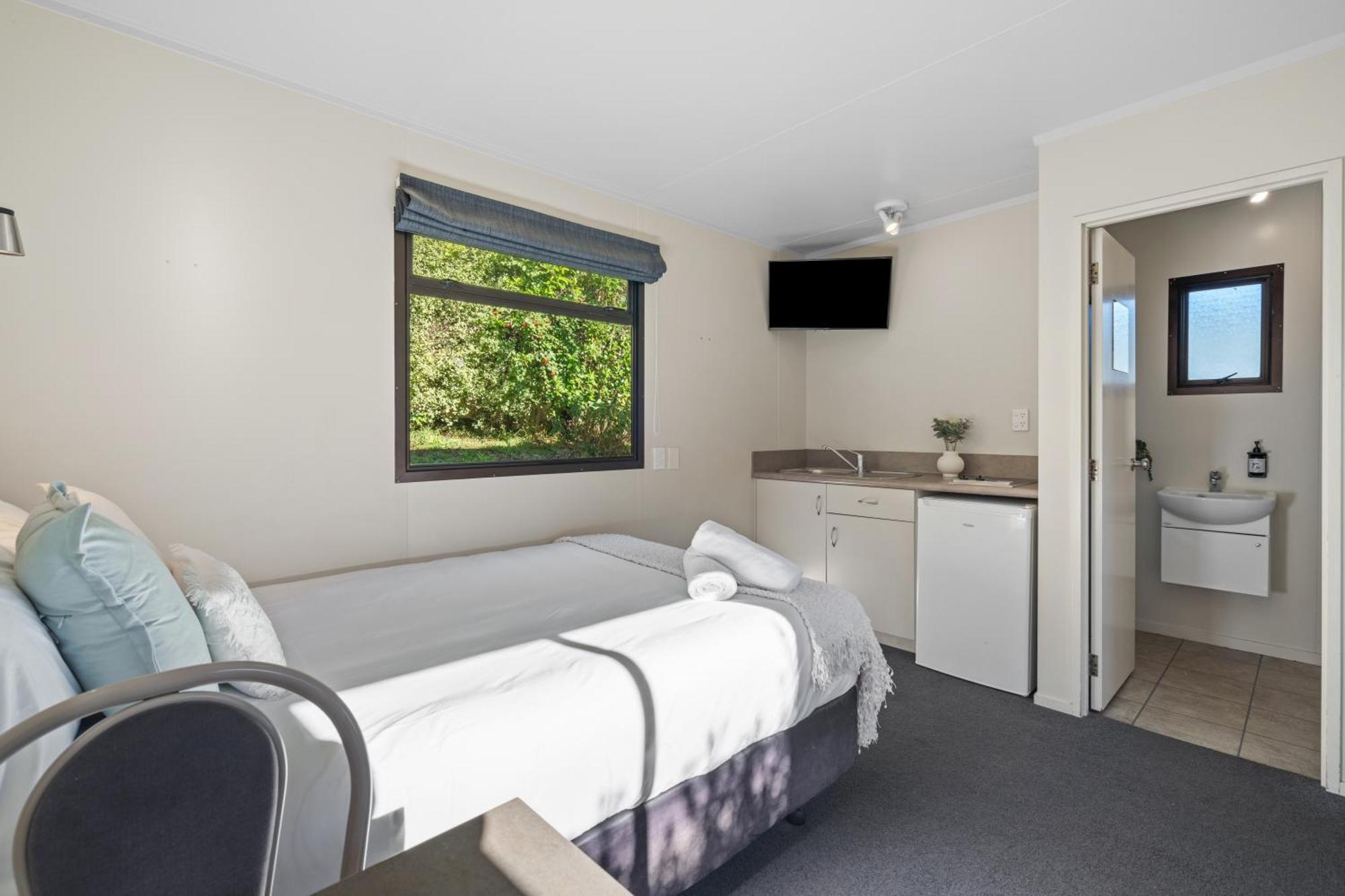 Tasman Holiday Parks Пиктон Экстерьер фото A studio apartment