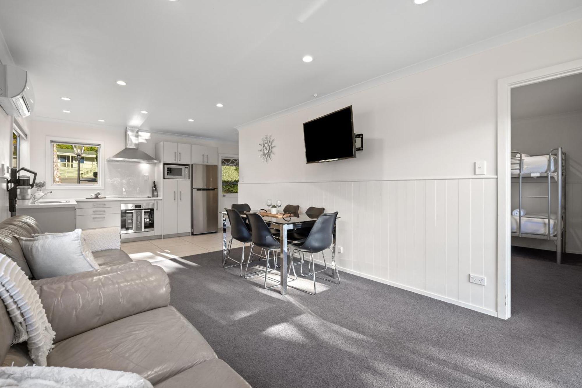Tasman Holiday Parks Пиктон Экстерьер фото A typical two bedroom apartment