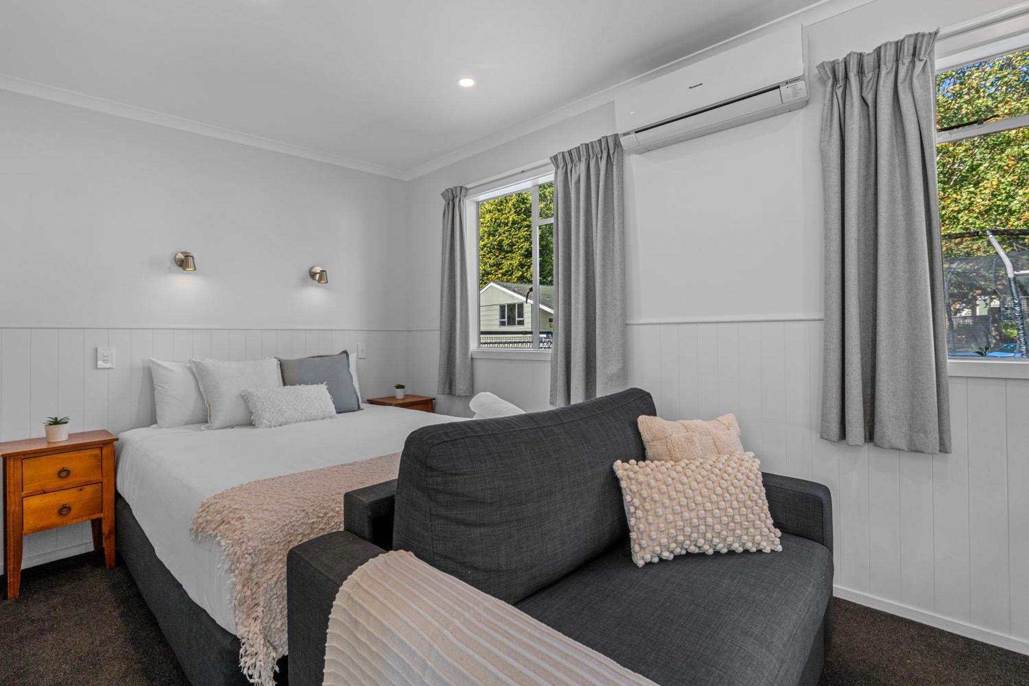 Tasman Holiday Parks Пиктон Экстерьер фото A bedroom at the hotel