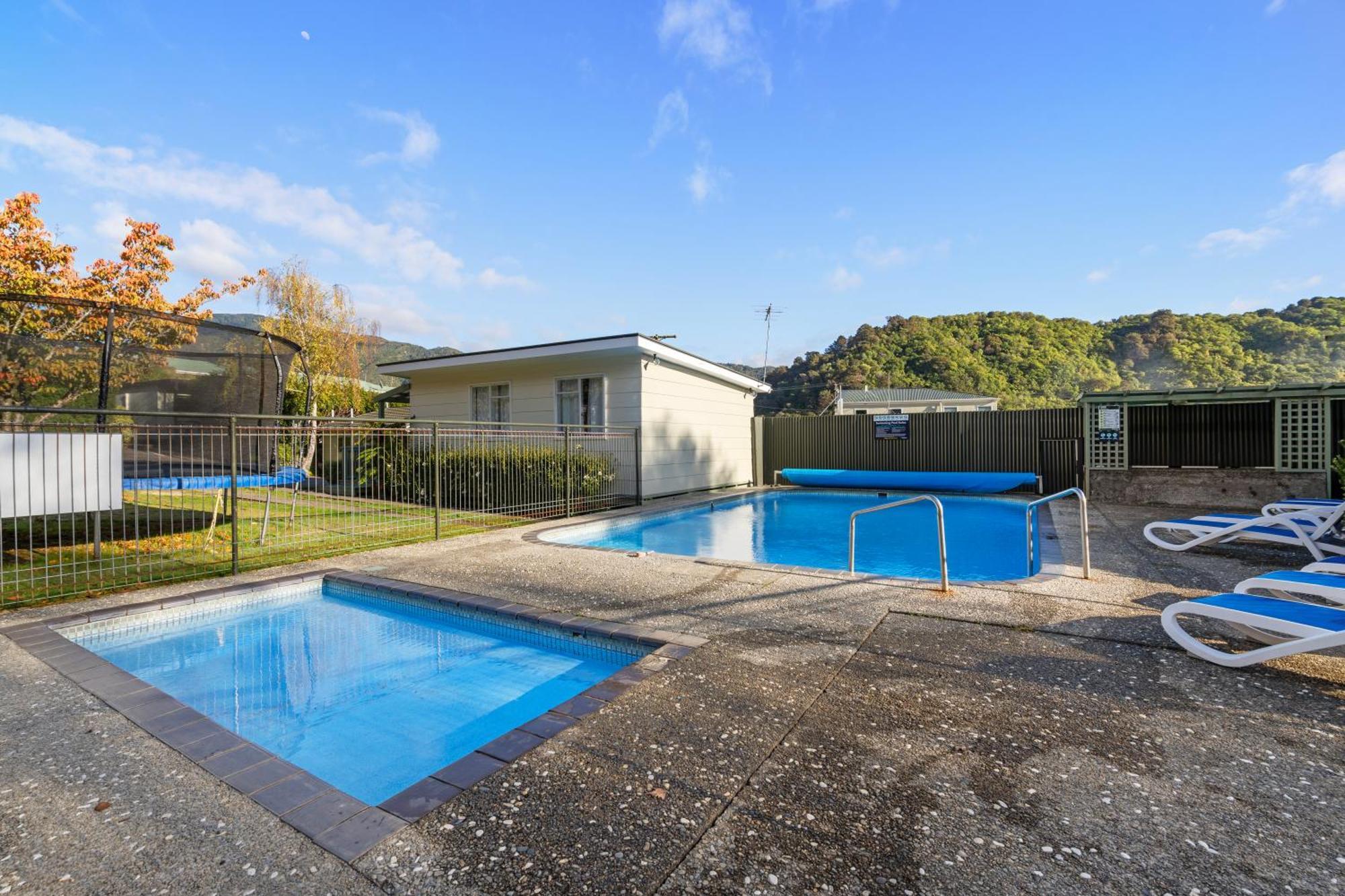 Tasman Holiday Parks Пиктон Экстерьер фото Swimming pool at the University of Waikato