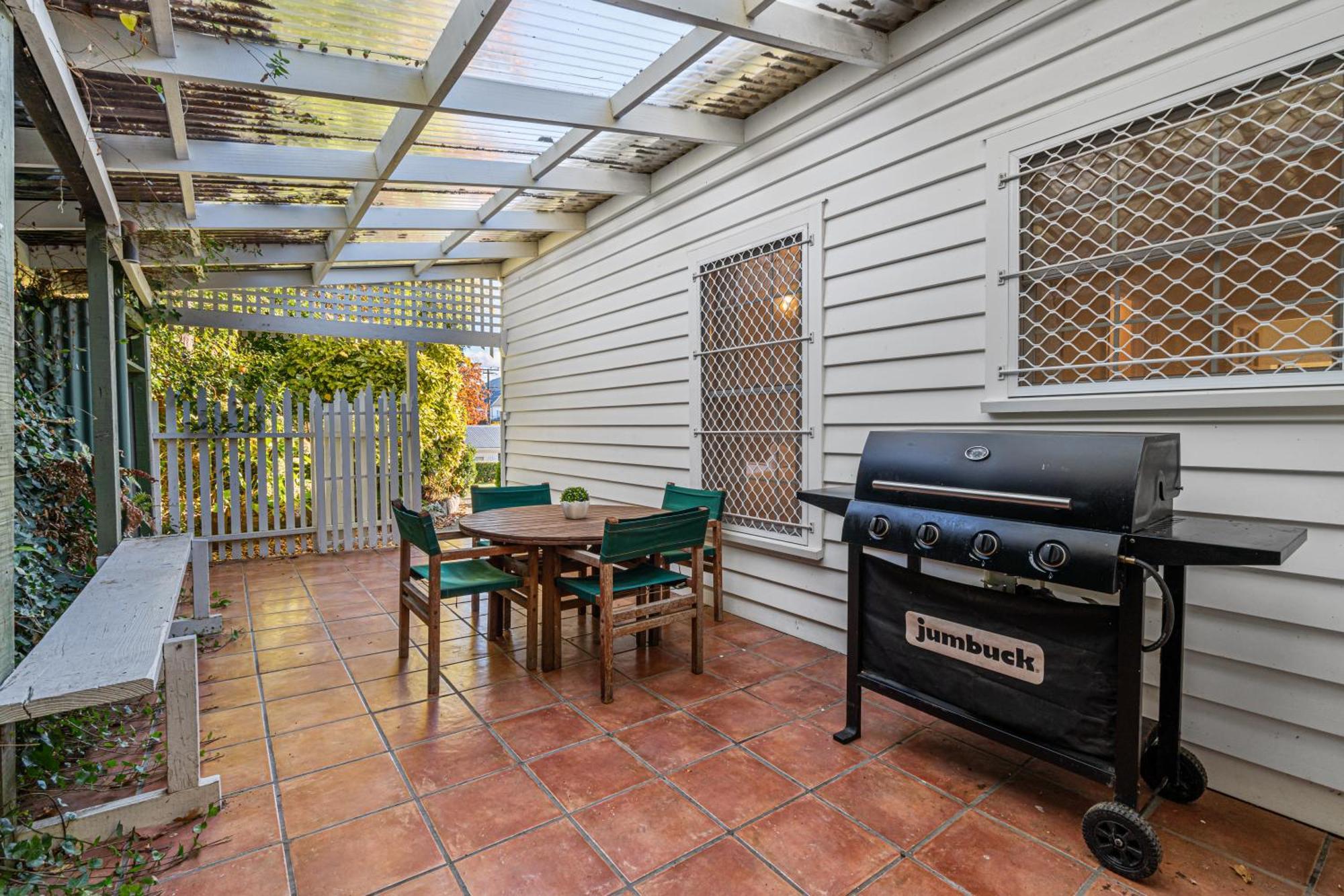 Tasman Holiday Parks Пиктон Экстерьер фото A backyard barbecue