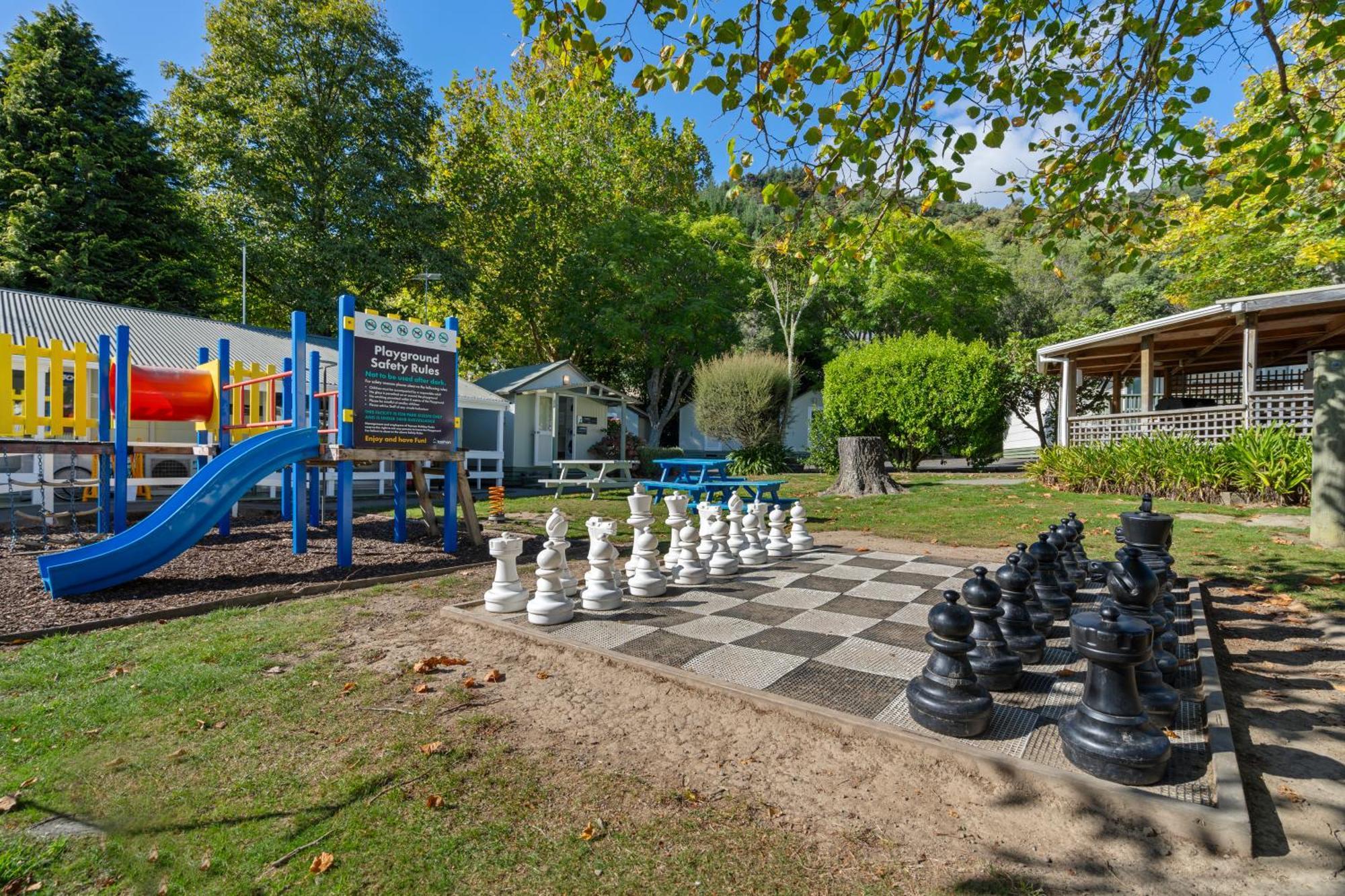 Tasman Holiday Parks Пиктон Экстерьер фото Playground at the station