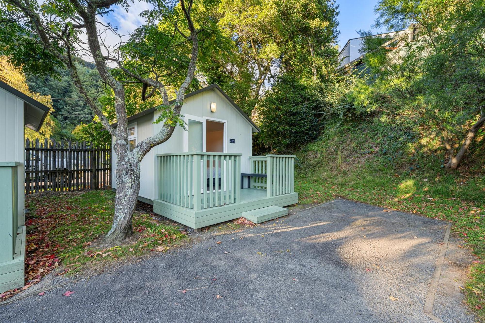 Tasman Holiday Parks Пиктон Экстерьер фото The smallest house in the world