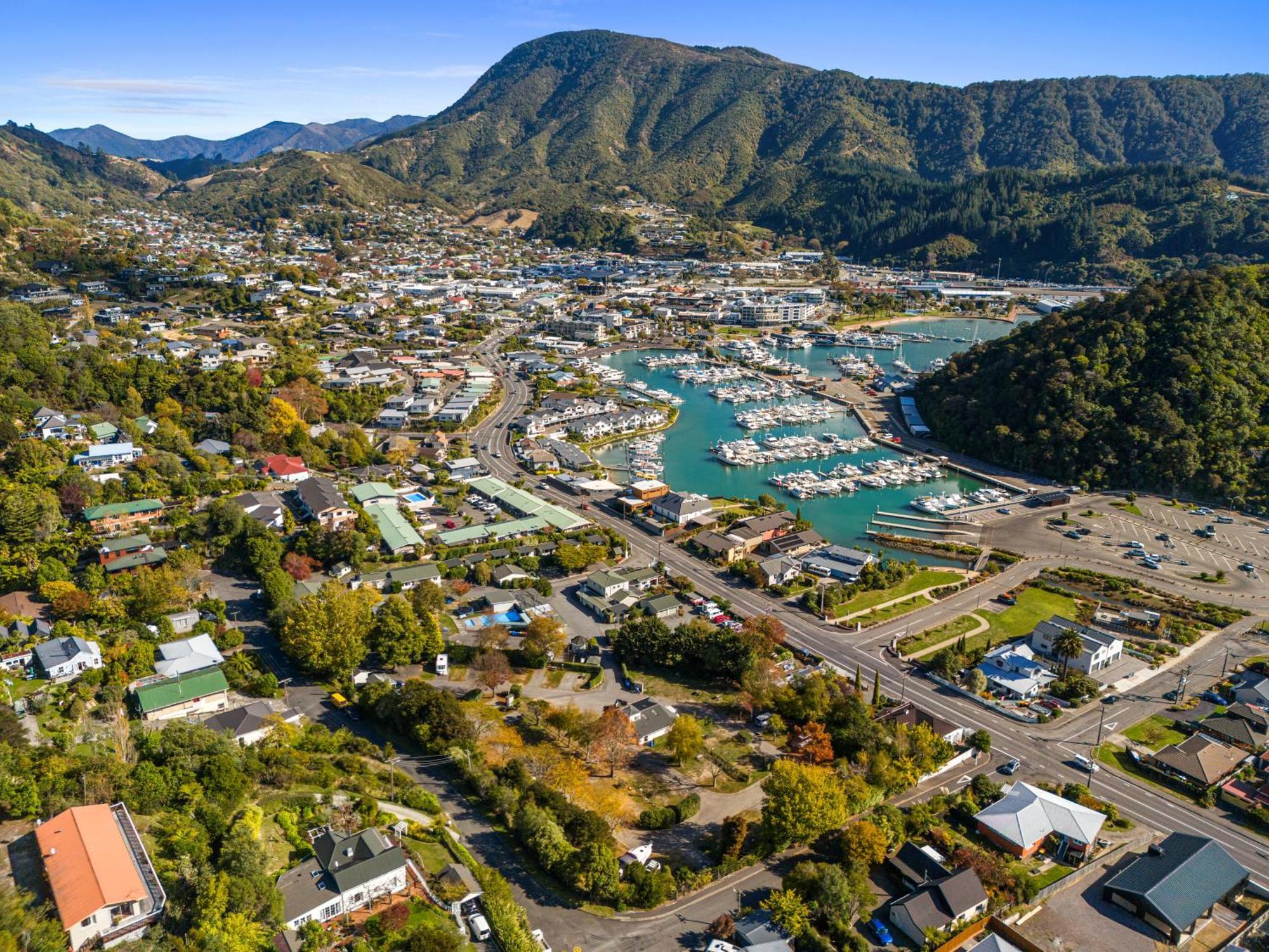 Tasman Holiday Parks Пиктон Экстерьер фото Aerial view of Akaroa